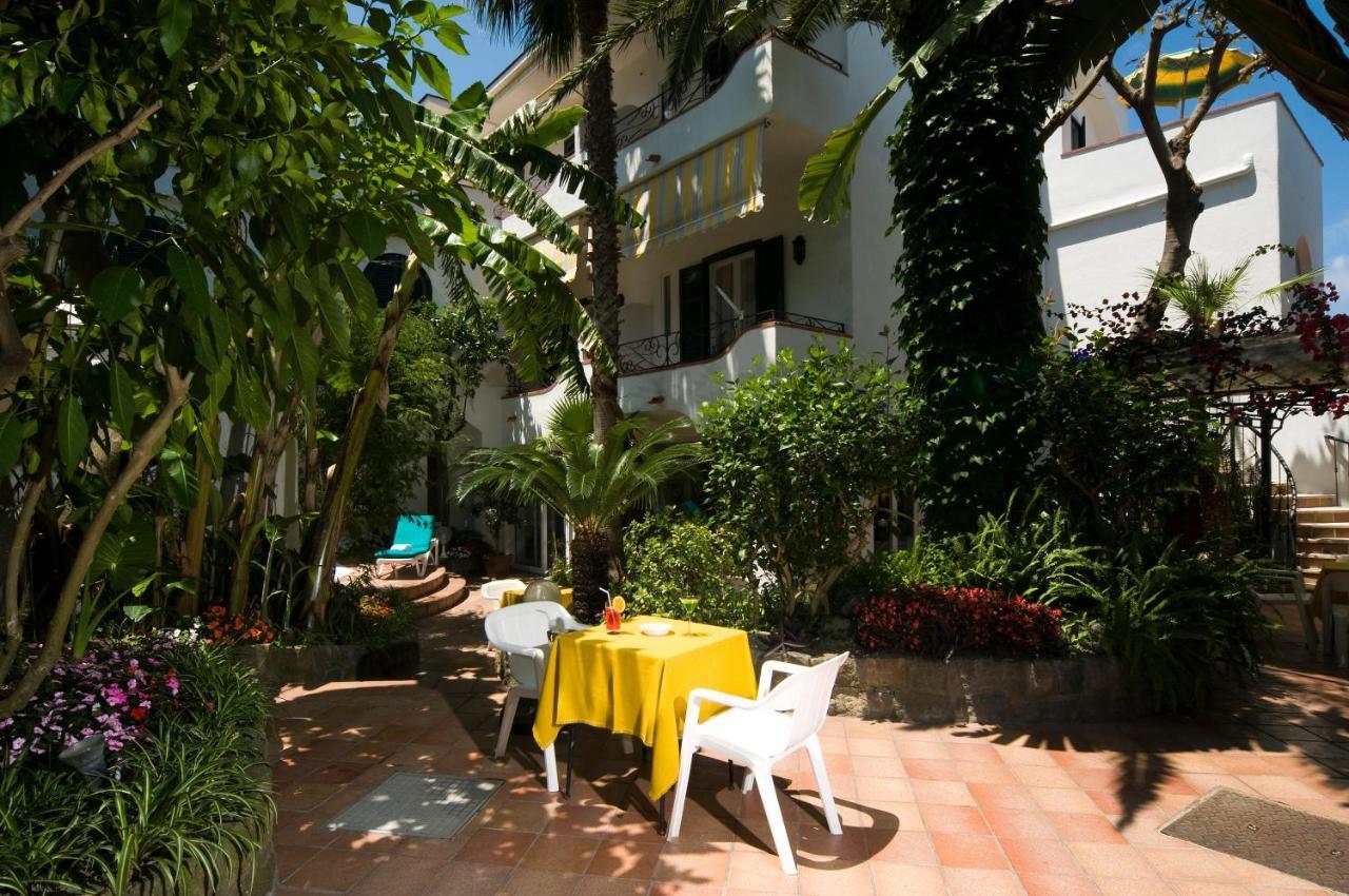 Hotel Villa Angelica ラッコ・アメーノ エクステリア 写真