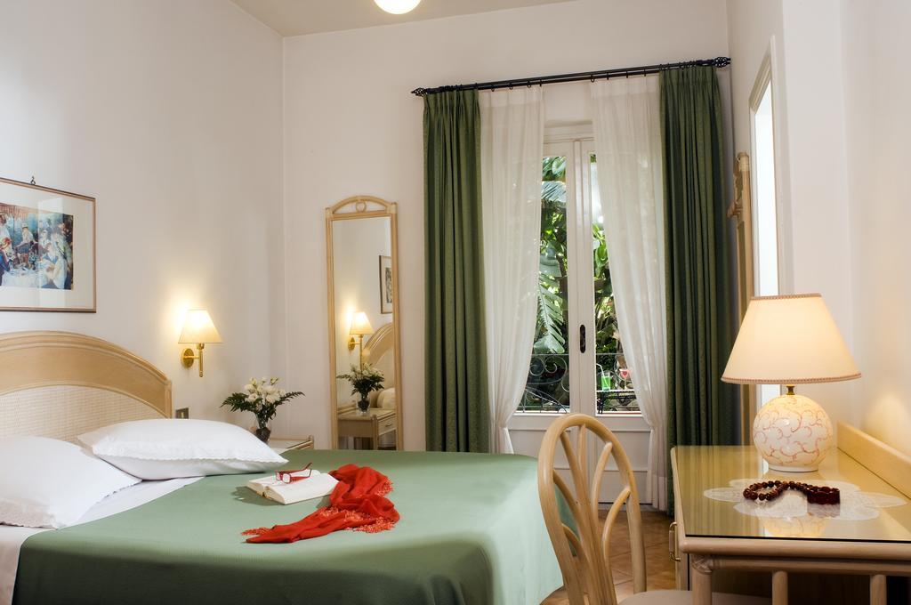 Hotel Villa Angelica ラッコ・アメーノ エクステリア 写真