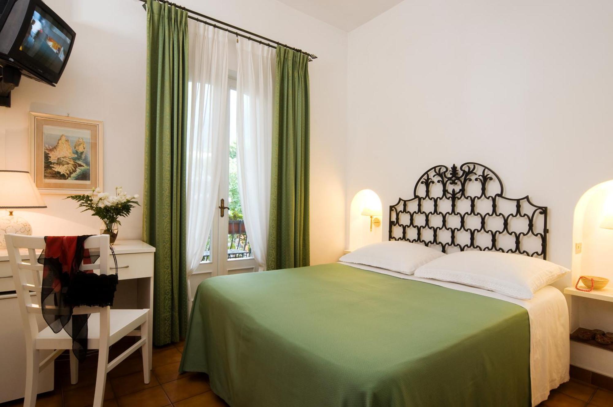 Hotel Villa Angelica ラッコ・アメーノ エクステリア 写真