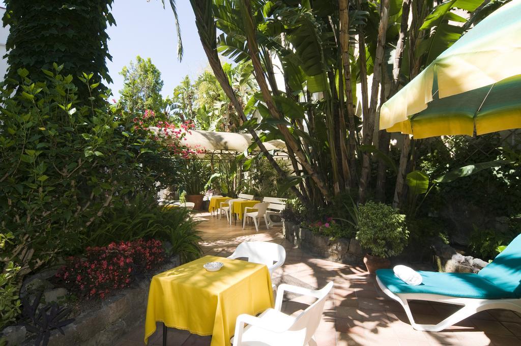 Hotel Villa Angelica ラッコ・アメーノ エクステリア 写真